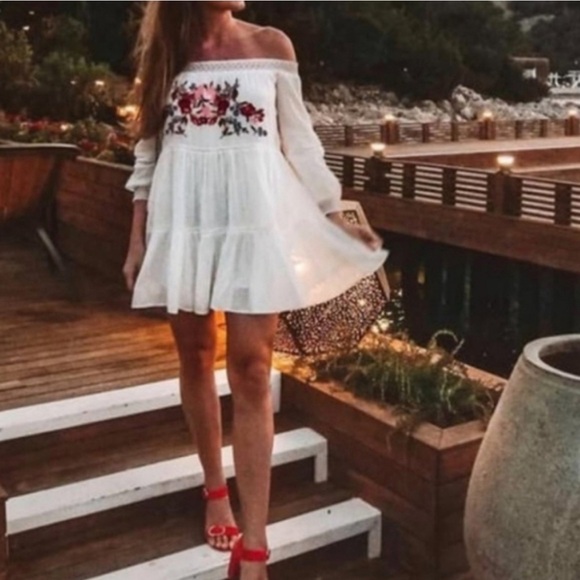 Free People Dresses & Skirts - Free People Sunbeams white Embroidered Mini Dress size Medium